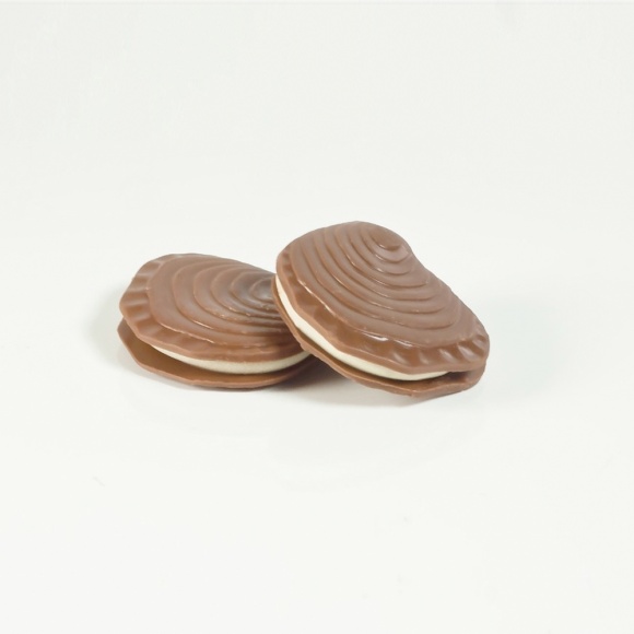 Milk chocolate oysters
